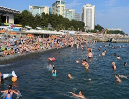 Россияне пожаловались в Общественную палату на грязные пляжи курортов