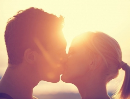 Kiss me: почему нужно чаще целоваться?