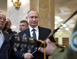 Телеканал Fox News отметил талант Путина к пению