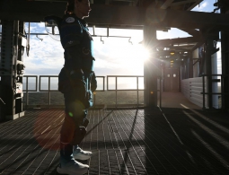 Компания Boeing представила новый скафандр для астронавтов