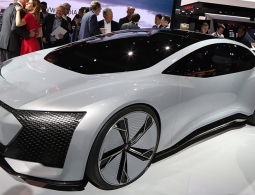 Audi создала беспилотник без руля, педалей и фар