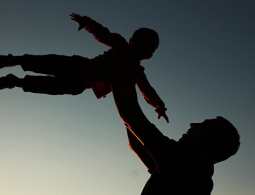 Ученые назвали главную опасность позднего отцовства