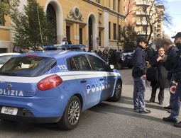 В Италии пенсионер три года рассылал героям новостей письма с экскрементами