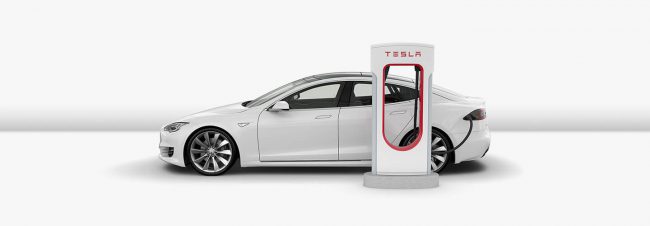 Tesla запатентовала технологию замены батарей электромобилей «на лету»