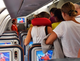 Ученые рассказали, чем опасен сон на борту самолета