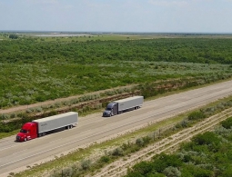 Daimler приступил к дорожным испытаниям беспилотных грузовиков