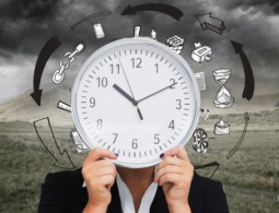 Нобелевскую премию по медицине вручили за открытие в области хронобиологии