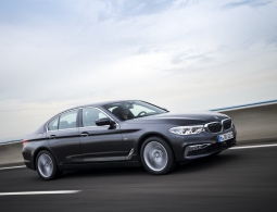 BMW рассказала о новых версиях «пятерки», «семерки» и X6