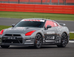 Nissan GT-R научили дистанционному управлению