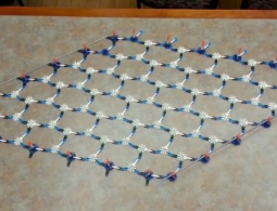 Создан метаматериал, который способен становиться мягким при ударе