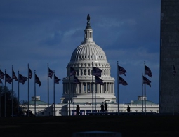 В США хотят рассмотреть проект, который помешает Трампу снять санкции с РФ