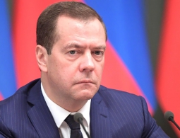 Медведев внес «существенные» изменения в ПДД