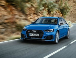 Audi назвала сроки появления спортивного универсала RS4 Avant в России
