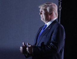 Опрос: почти половина американцев поддерживает указ Трампа