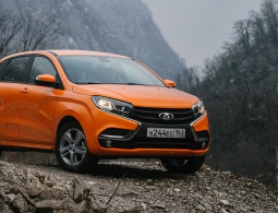 Базовому Lada XRay добавили комфорта