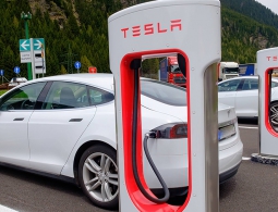 Компания Tesla Motors сменила название