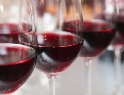 Действительно ли красное вино омолаживает?