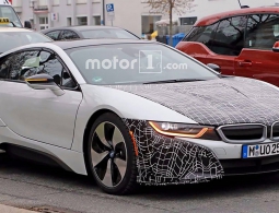 BMW вывела на тесты новую модификацию i8