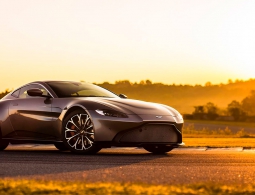 Aston Martin представил новый суперкар