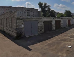 В Брянске требуют снести незаконные гаражи возле кадетского корпуса