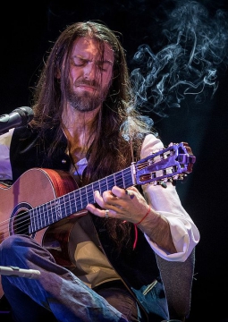 ЭСТАС ТОННЕ