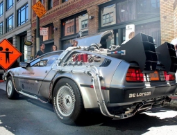 Как сделать путешествие назад во времени физически возможным?