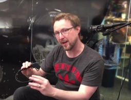 Сотрудники Netflix сделали налобный нейрообруч для переключения каналов