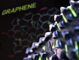 В Великобритании представили вечные кроссовки с графеновой подошвой