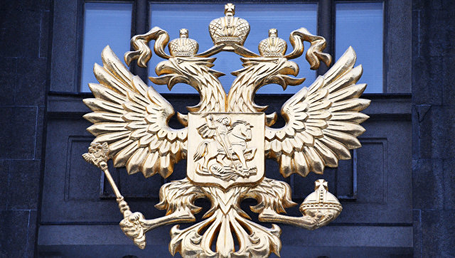 Совфед одобрил закон о неофициальном использовании герба РФ