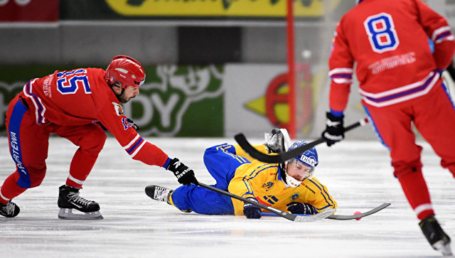 Сборная России по хоккею с мячом проиграла Швеции в финале чемпионата мира