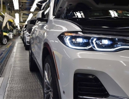 BMW впервые показала серийный кроссовер X7