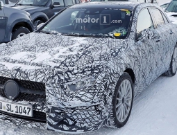 Mercedes впервые вывел на тесты гибридный A-Class нового поколения