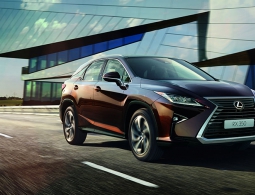 Названы самые популярные премиальные автомобили в России