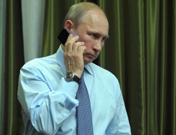 Путин обсудил по телефону с Меркель обострение ситуации в Донбассе