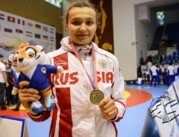 Брянские самбистки показали себя во всей красе