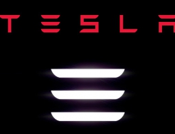 Adidas пригрозил Tesla судом из-за трех полосок