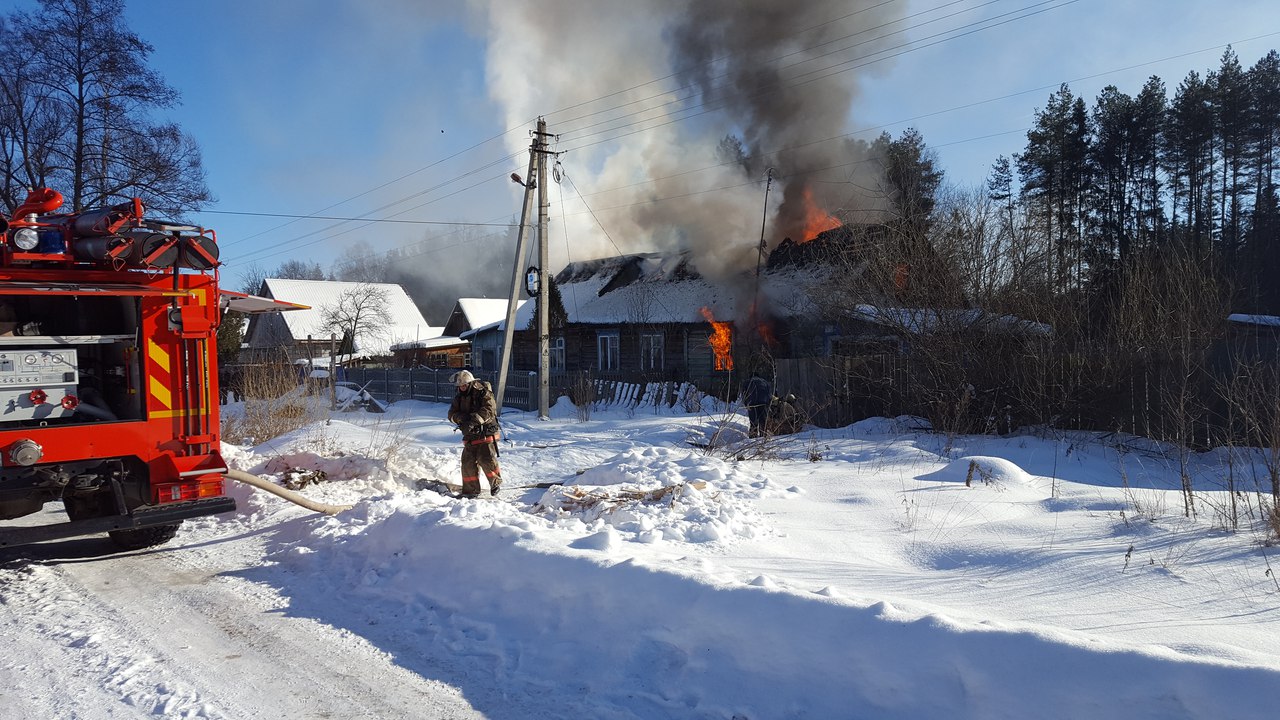 Пожар в Белых Берегах: почти полностью сгорел дом