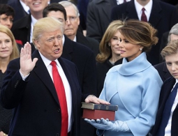 Опрос показал, что рейтинг неодобрения политики Трампа вырос до 55%