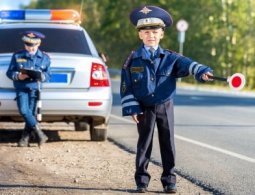 В Севске прошла акция под лозунгом «Соблюдай ПДД ради любви!»