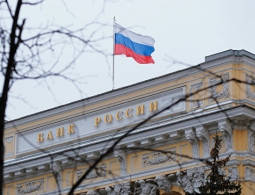 Банк России планирует выпустить первую пластиковую банкноту в 2017 году