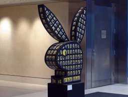 Playboy возвращает на обложку снимки полностью обнаженных девушек