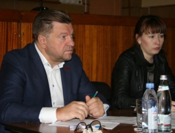 Хороший человек: Брянский депутат решил поправить репутацию за деньги