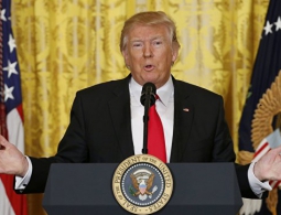 Трамп обвинил американские СМИ в том, что их ложь мешает поладить с Россией