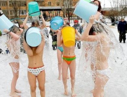 Холодная вода Брянцев не испугает! Массовое обливание, впервые.
