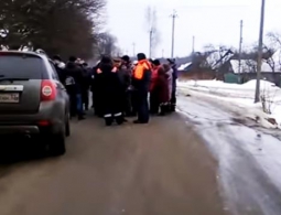 Жители села под Брянском  перекрыли дорогу