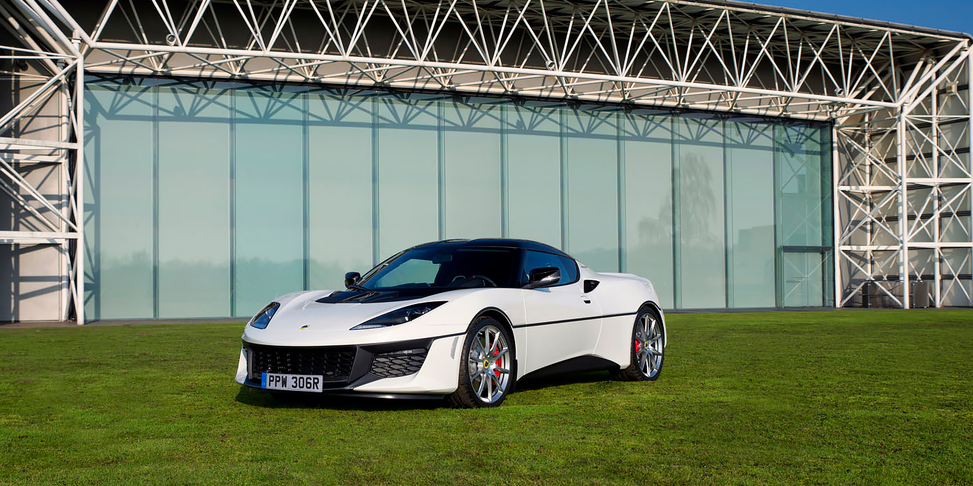 Lotus выпустил новый спорткар в честь автомобиля Джеймса Бонда