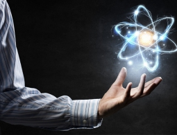 Если атомы по большей части пустые, почему вещи твердые на ощупь и на вид?