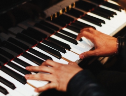 Виртуальный ассистент «Google AI Duet» позволит вам стать хорошим пианистом