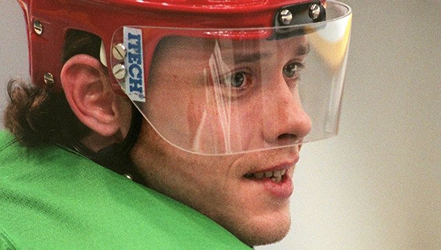 Хоккеист Павел Буре отказался от американского гражданства