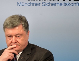 Порошенко заявил об угрозе "полномасштабной войны" с Россией